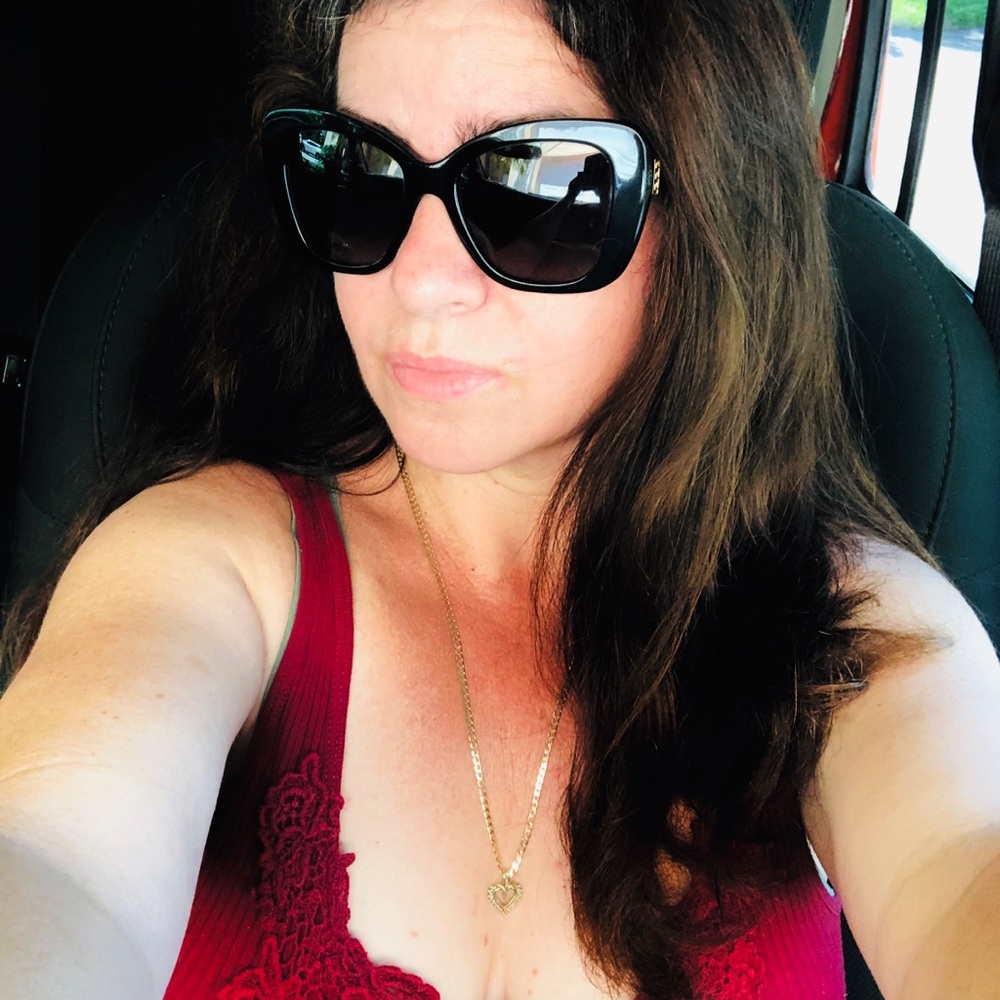 Meet your Posher, Elisa